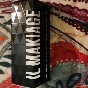 DIRTY TALK LIPSTICKSILKY-MATTE LIP COLOR Bella
